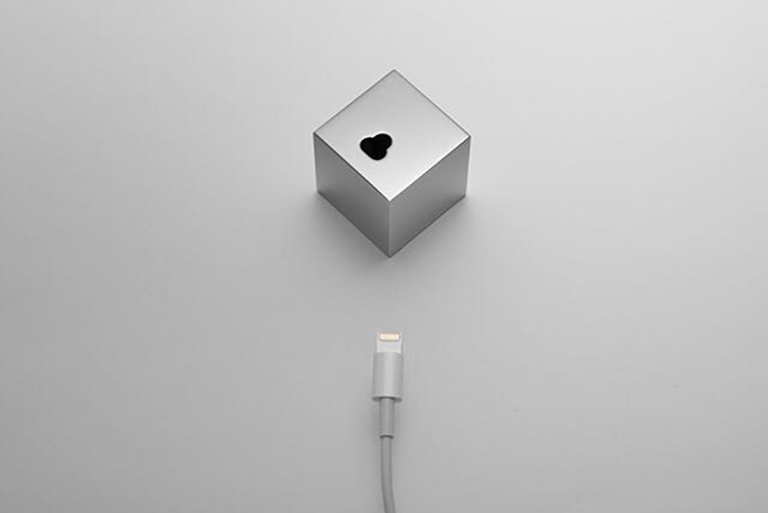 Q iPhone 充电底座